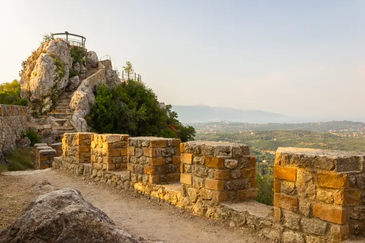 Il Kaiser Throne di Pelekas: un balcone imperiale affacciato sul mare di Corfù 1 kaiser throne pelekas corfu